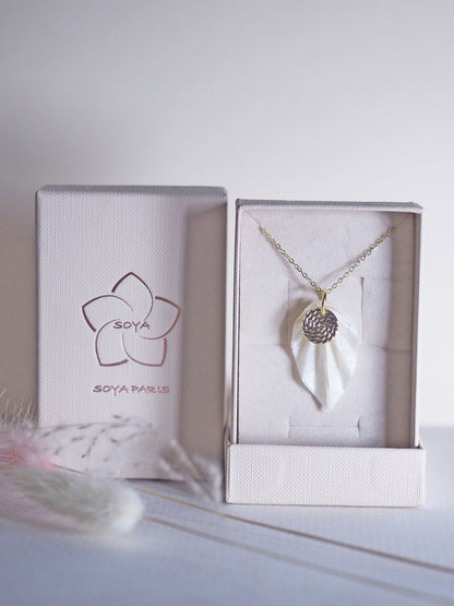 Collier Leaf Maxi